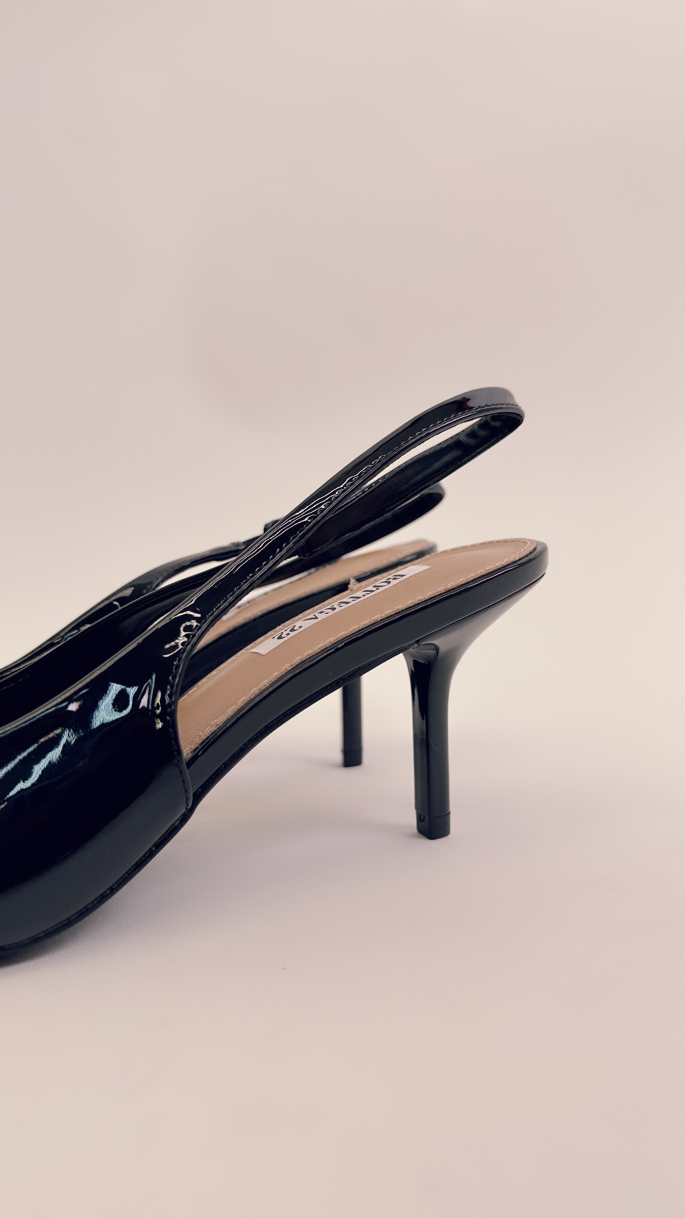 Slingback in vernice black mba138