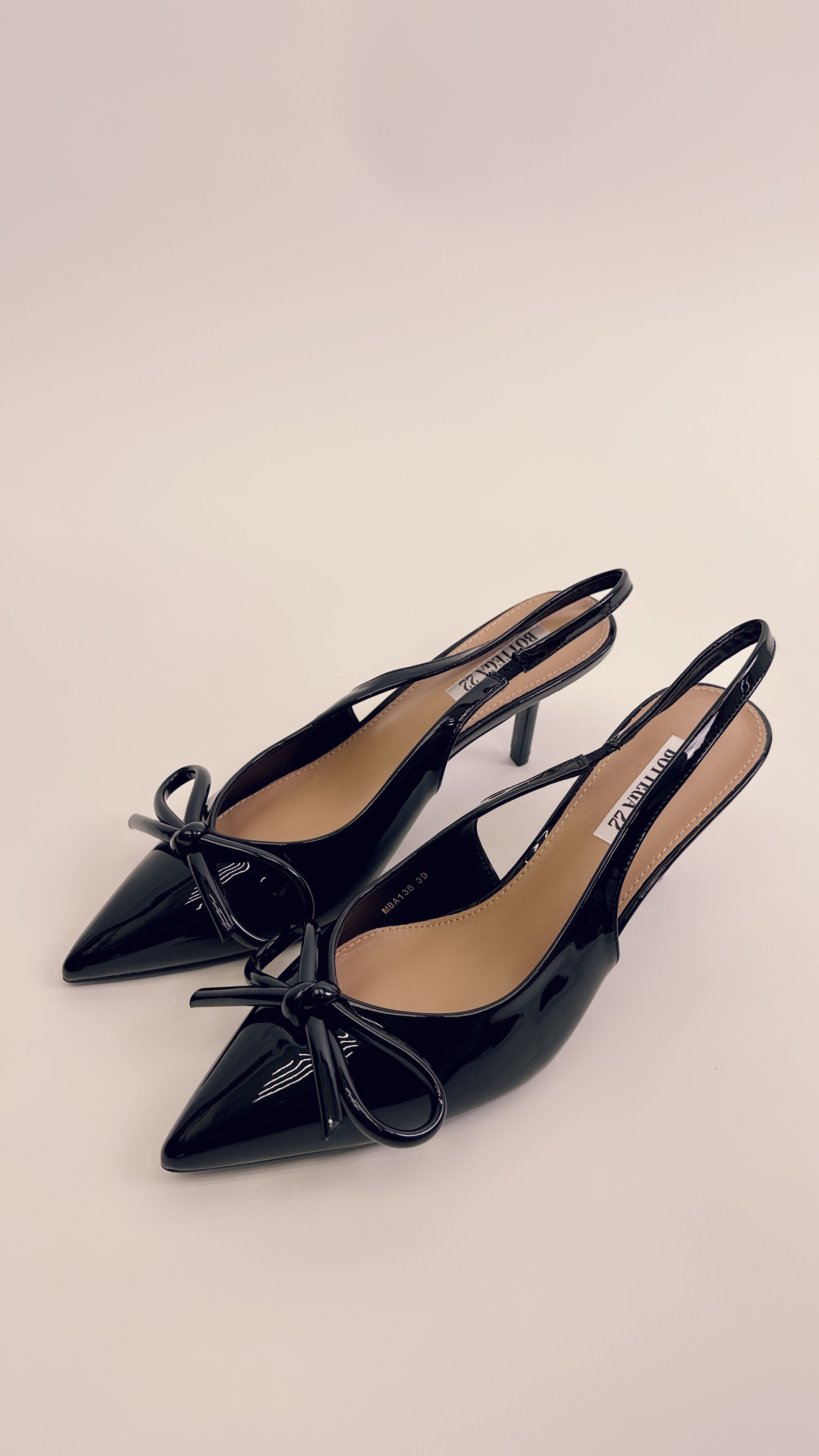 Slingback in vernice black mba138