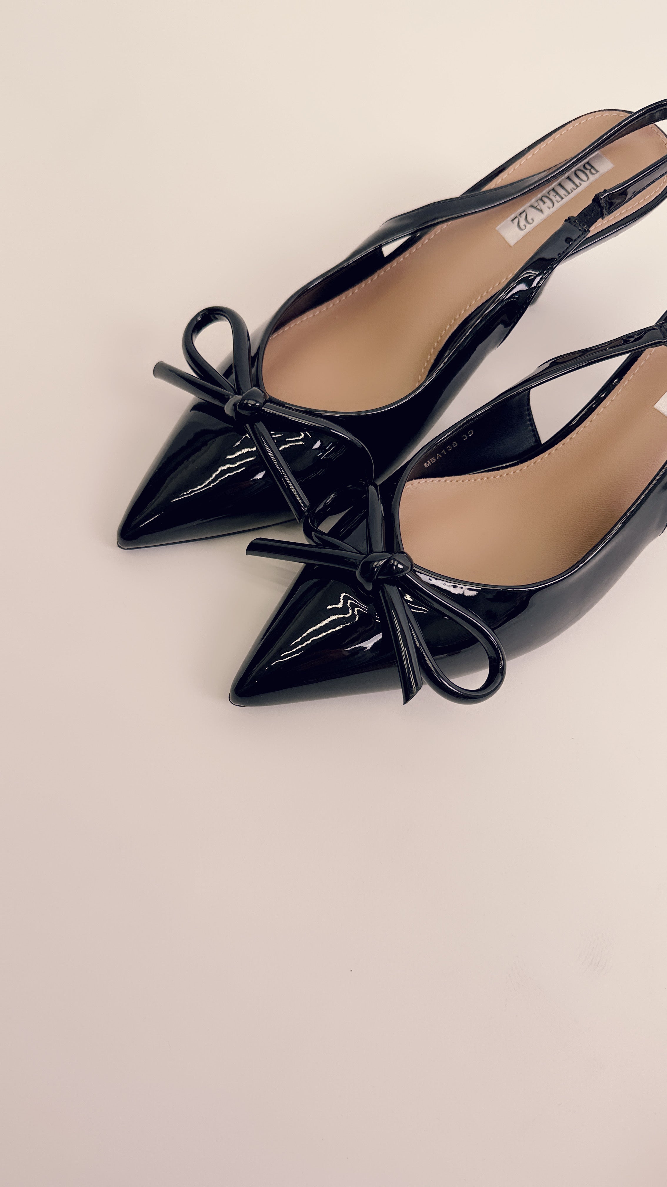 Slingback in vernice black mba138