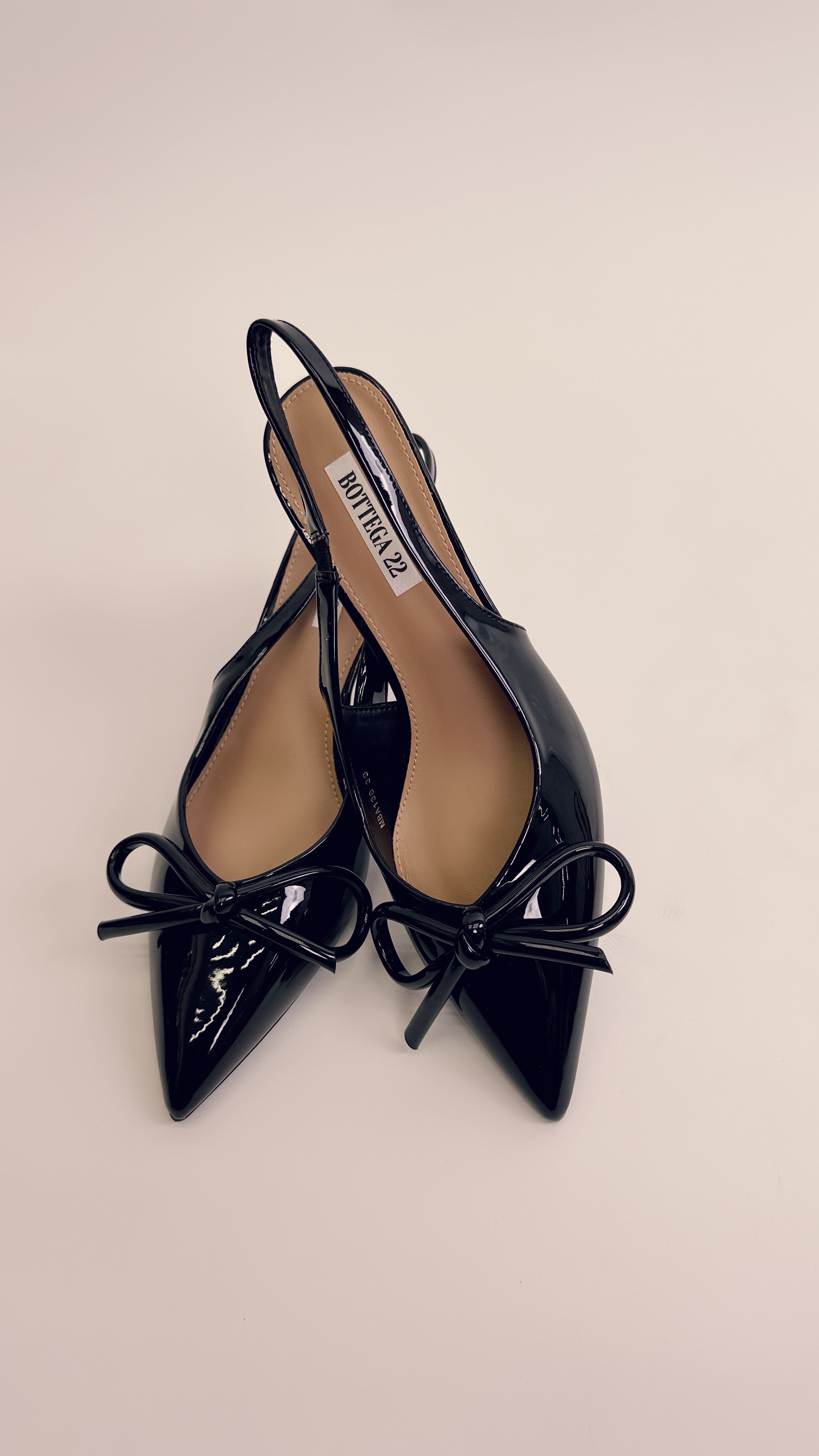 Slingback in vernice black mba138